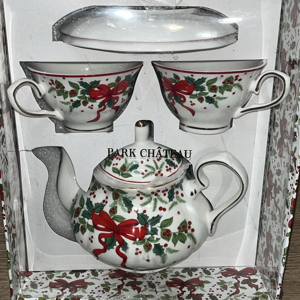 Park Chateau Fine Porcelain Tea Cups & Saucer Set Holiday Berry Bow New In Box